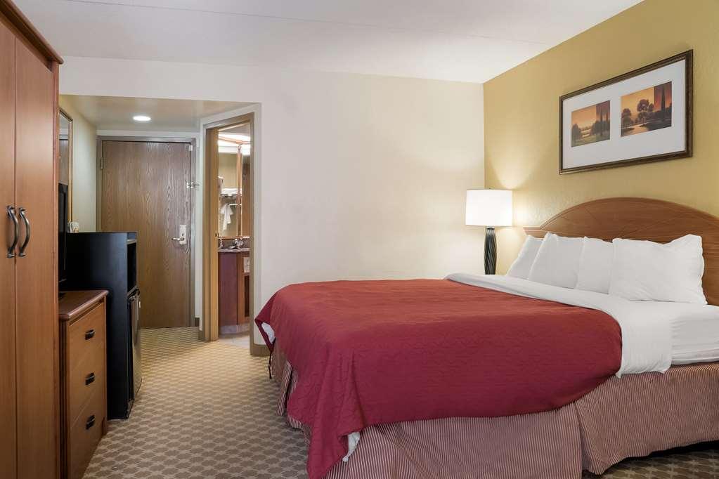 Quality Inn & Suites ซาเกอนอว์ ห้อง รูปภาพ