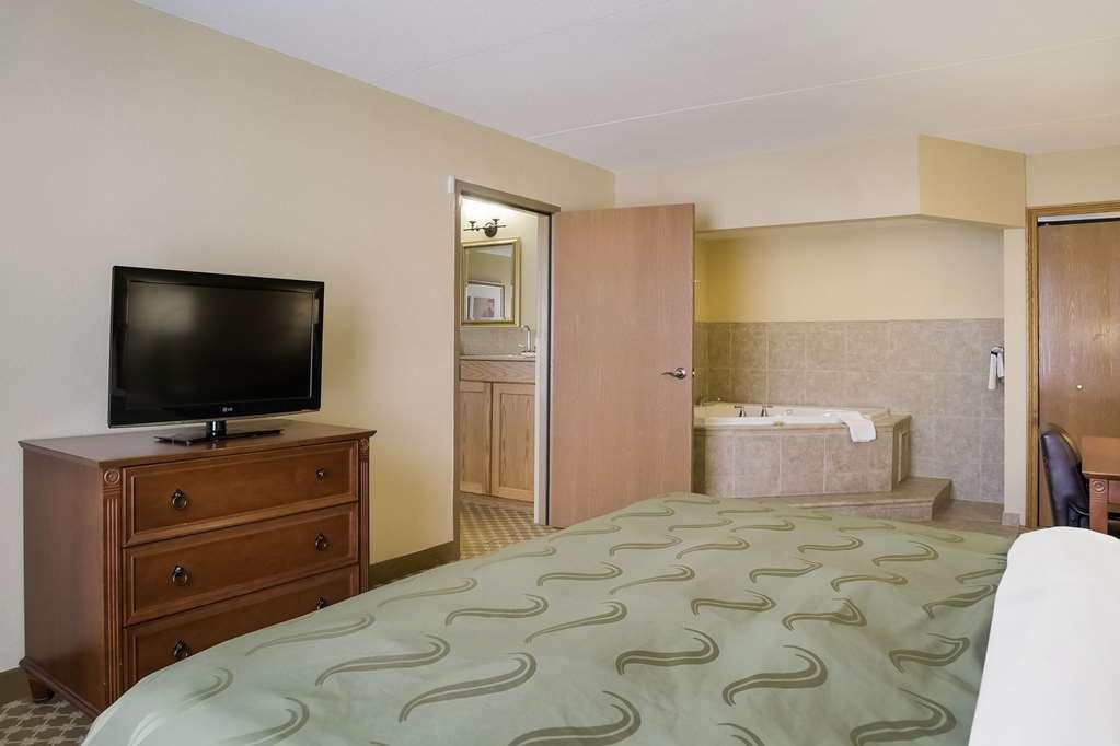 Quality Inn & Suites ซาเกอนอว์ ห้อง รูปภาพ