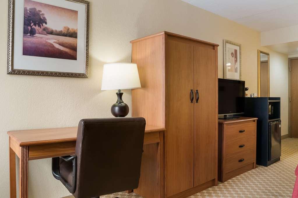 Quality Inn & Suites ซาเกอนอว์ ห้อง รูปภาพ