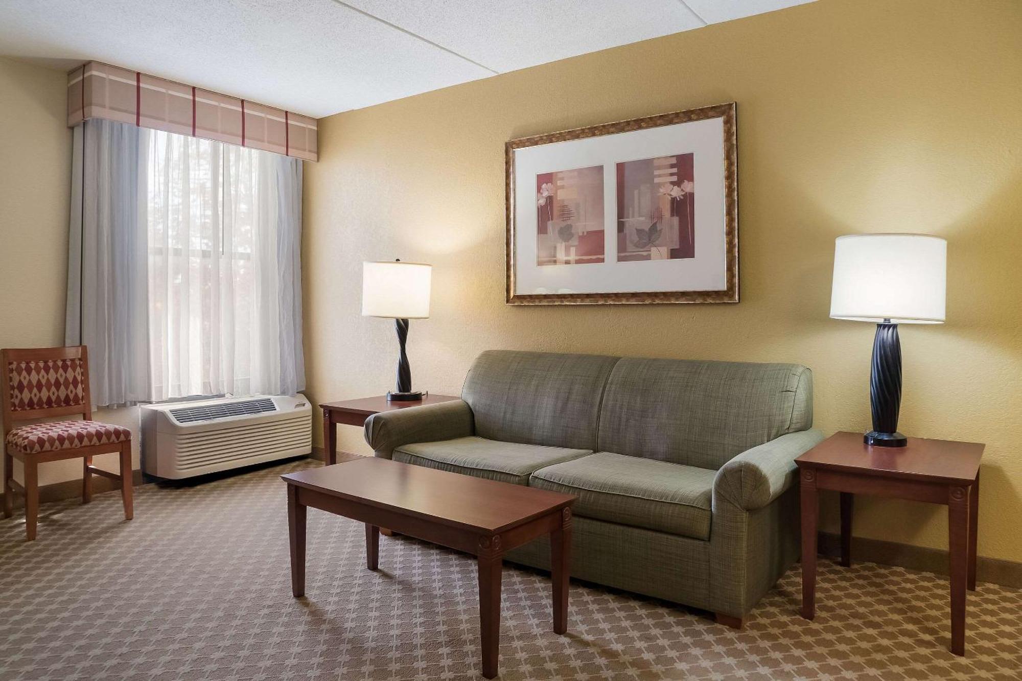 Quality Inn & Suites ซาเกอนอว์ ภายนอก รูปภาพ