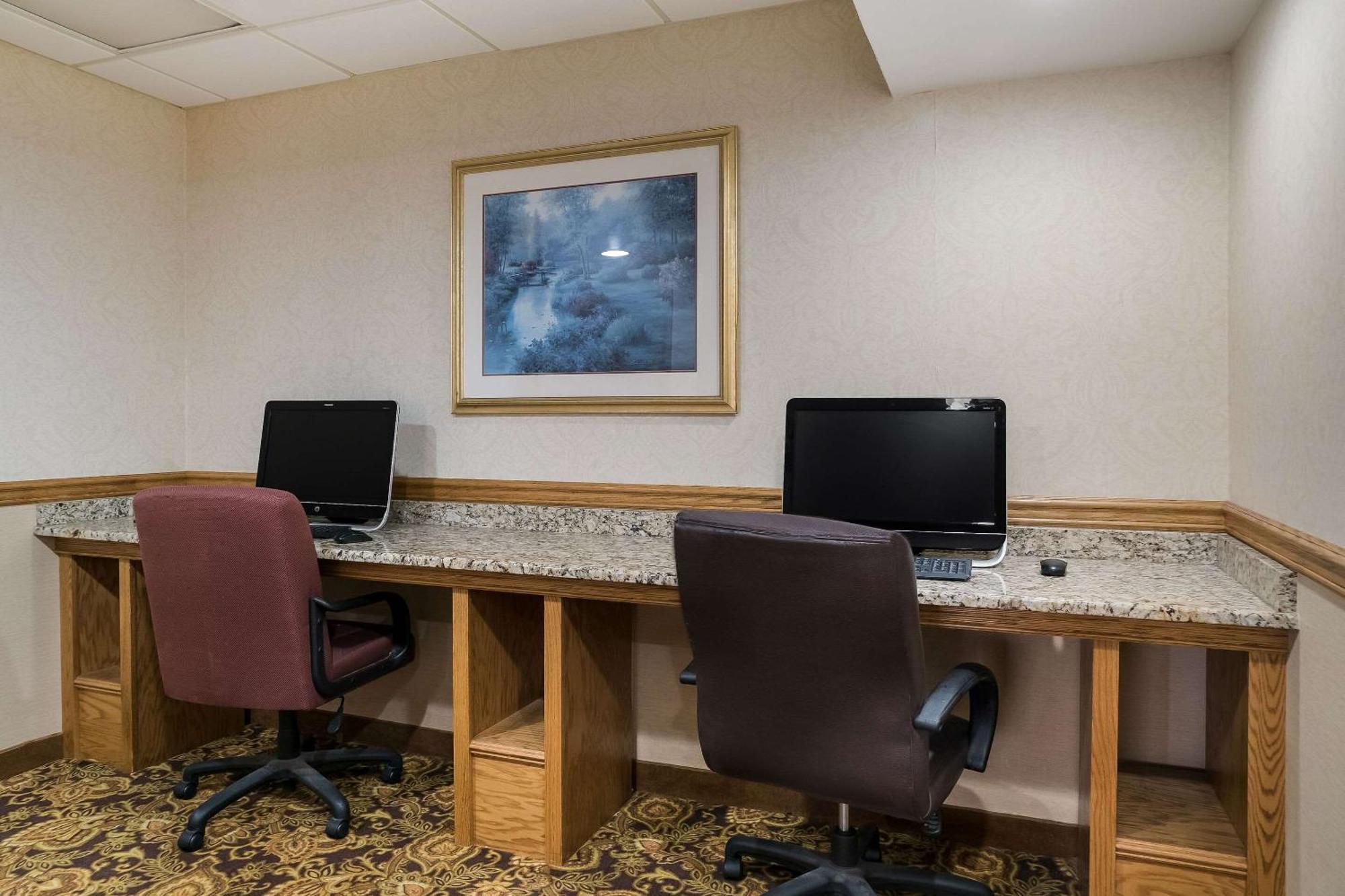 Quality Inn & Suites ซาเกอนอว์ ภายนอก รูปภาพ