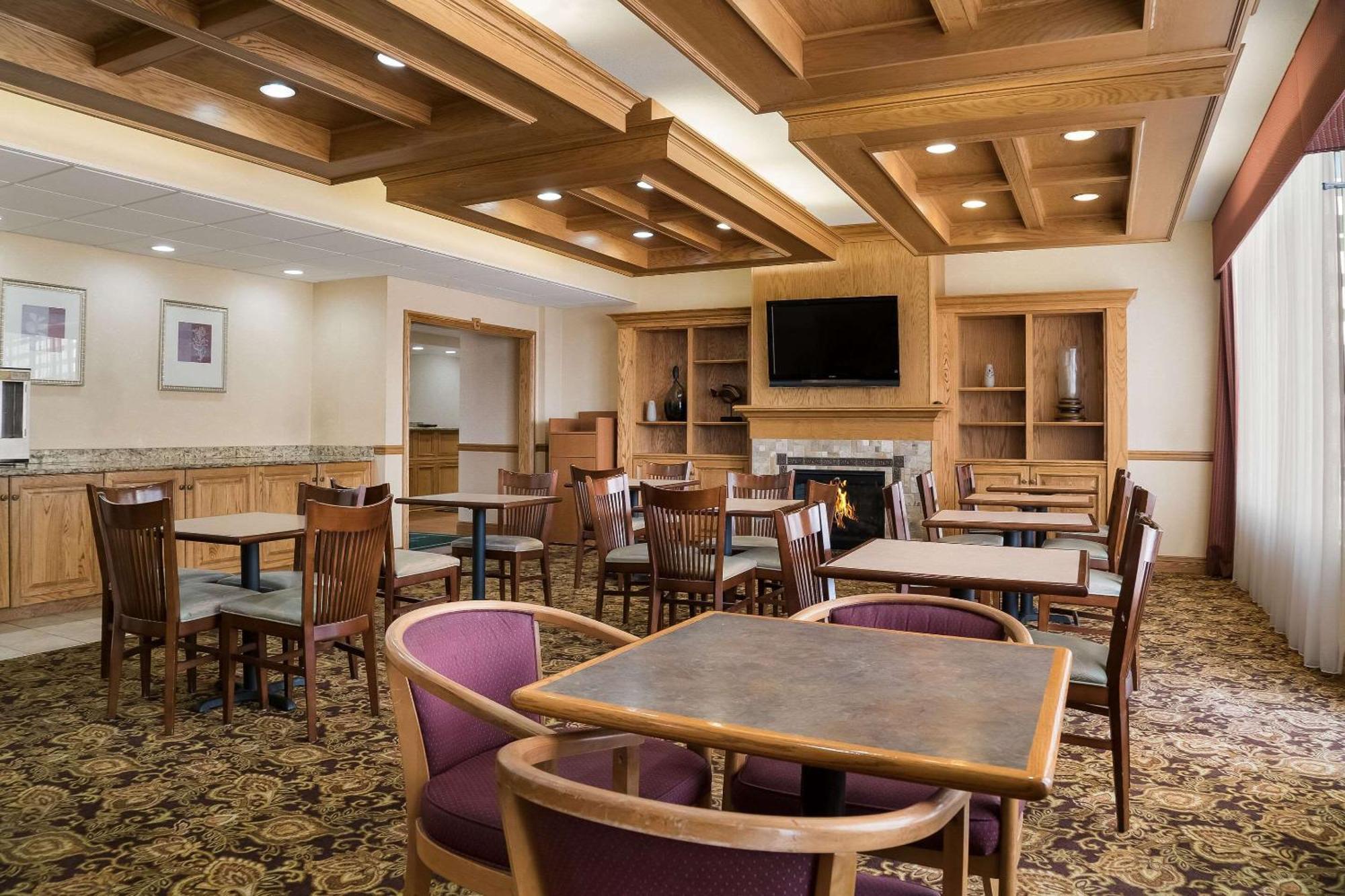 Quality Inn & Suites ซาเกอนอว์ ภายนอก รูปภาพ