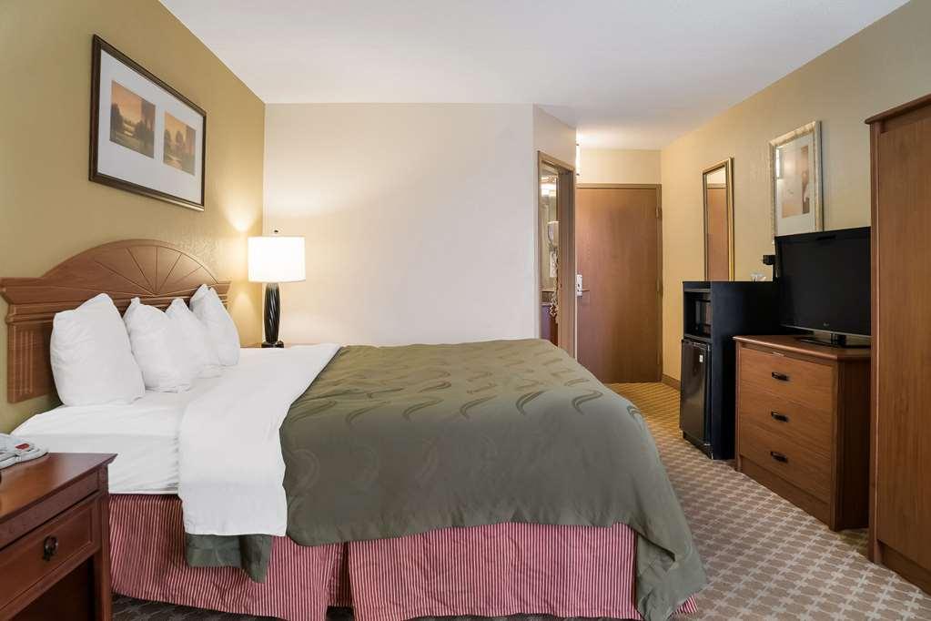 Quality Inn & Suites ซาเกอนอว์ ห้อง รูปภาพ