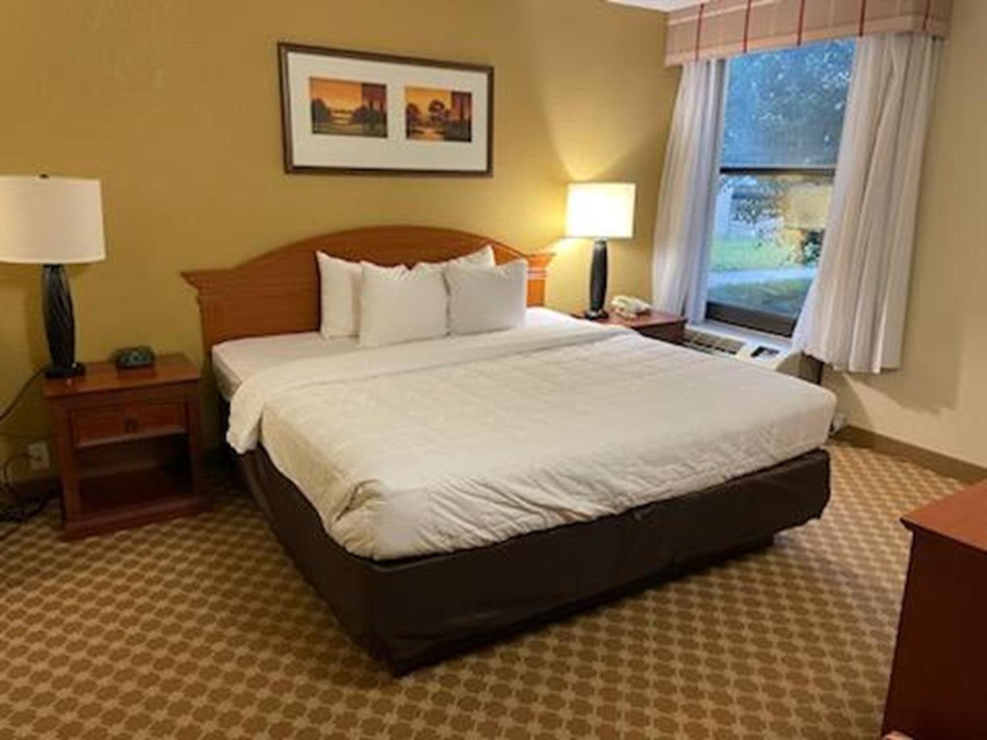 Quality Inn & Suites ซาเกอนอว์ ภายนอก รูปภาพ