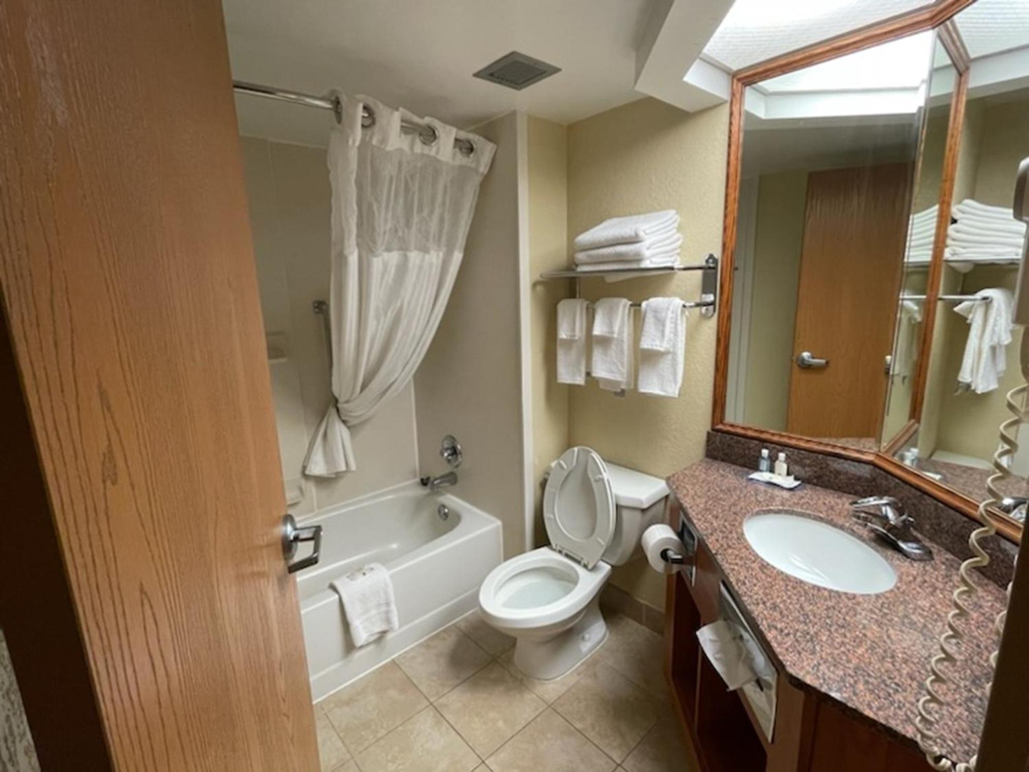 Quality Inn & Suites ซาเกอนอว์ ภายนอก รูปภาพ
