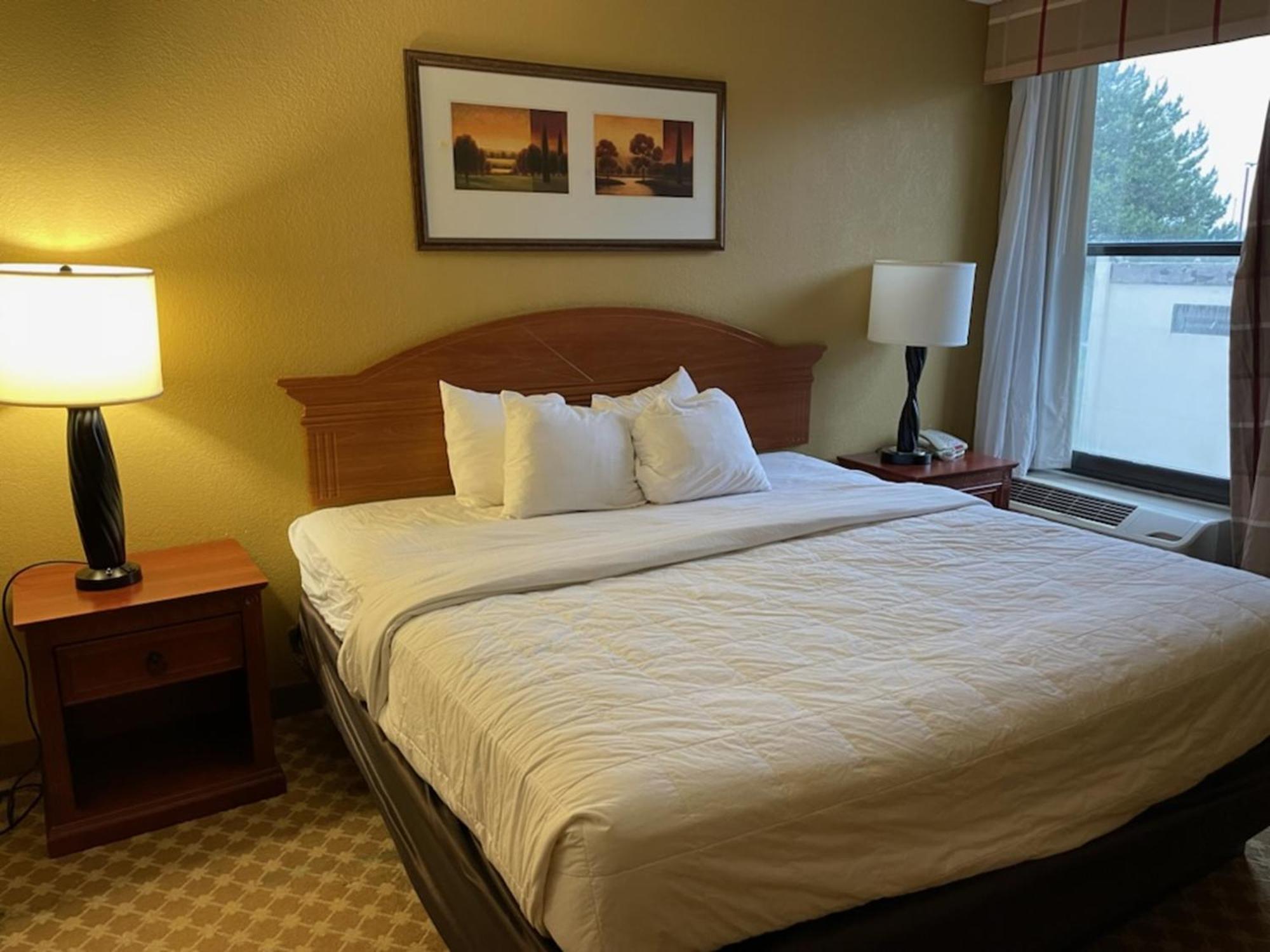 Quality Inn & Suites ซาเกอนอว์ ภายนอก รูปภาพ