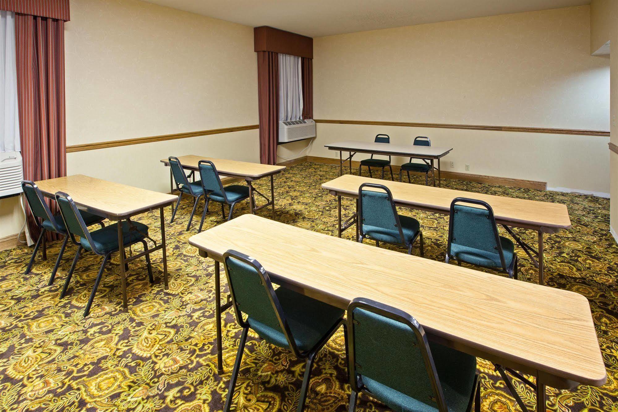 Quality Inn & Suites ซาเกอนอว์ ธุรกิจ รูปภาพ