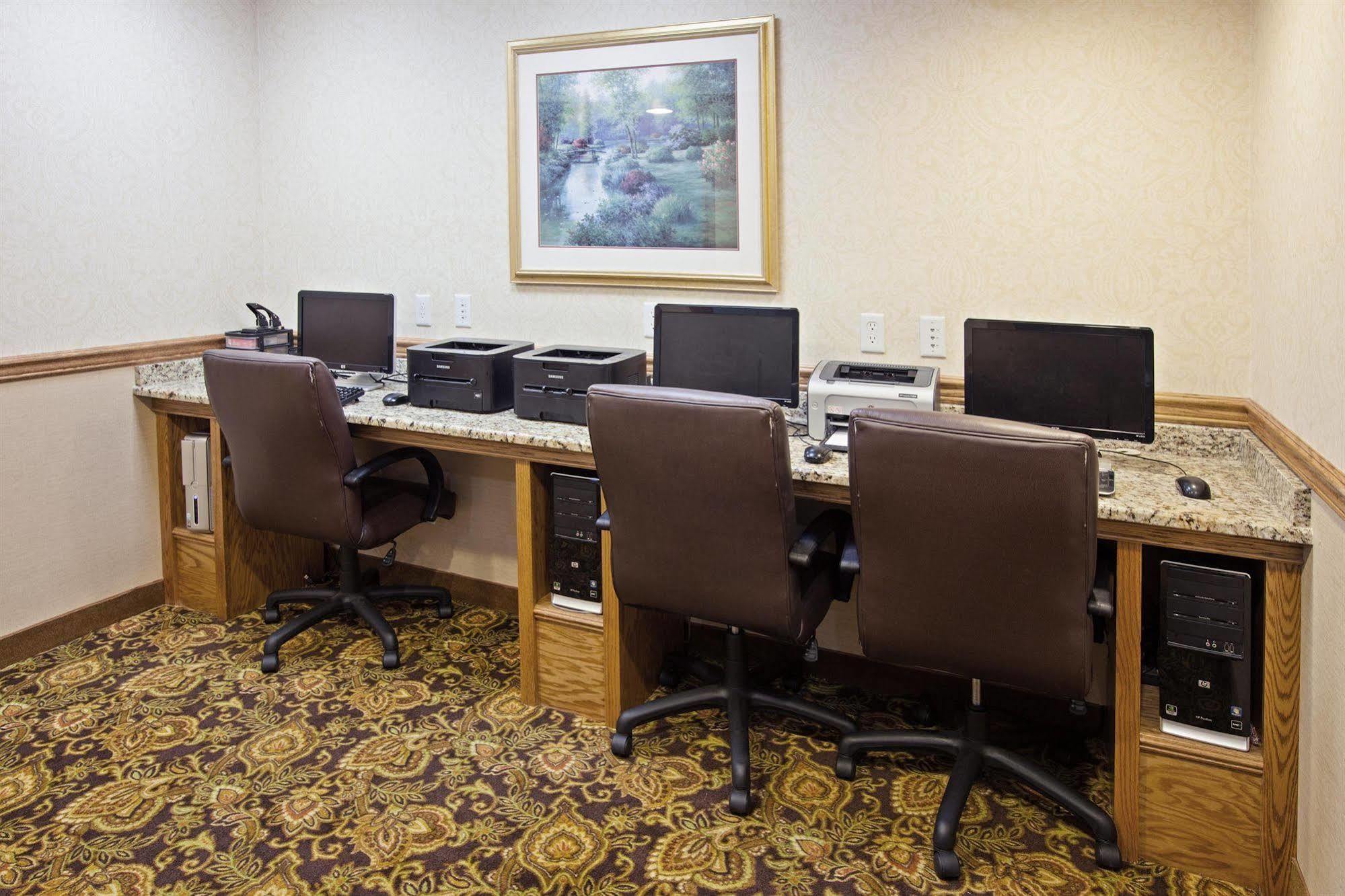 Quality Inn & Suites ซาเกอนอว์ ธุรกิจ รูปภาพ